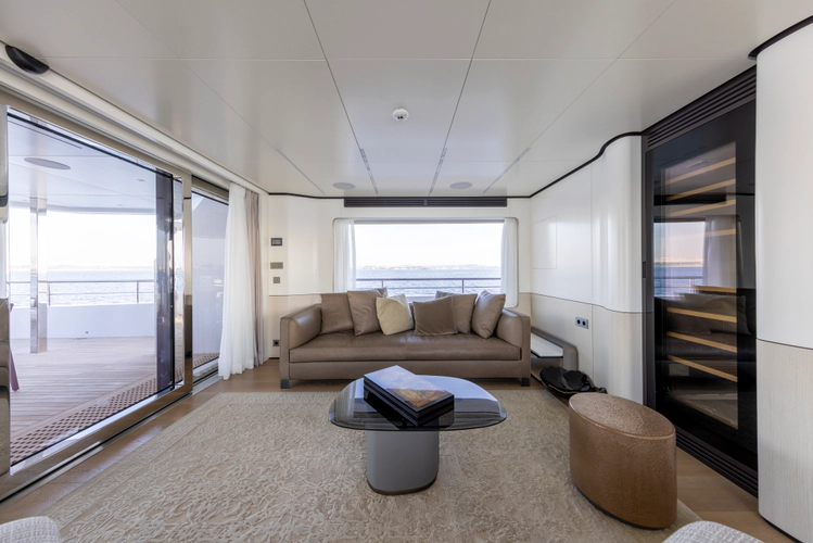 Bee Explorer Yacht Photos Pics 