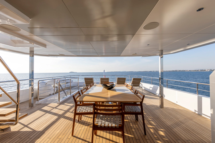 Bee Explorer Yacht Photos Pics 