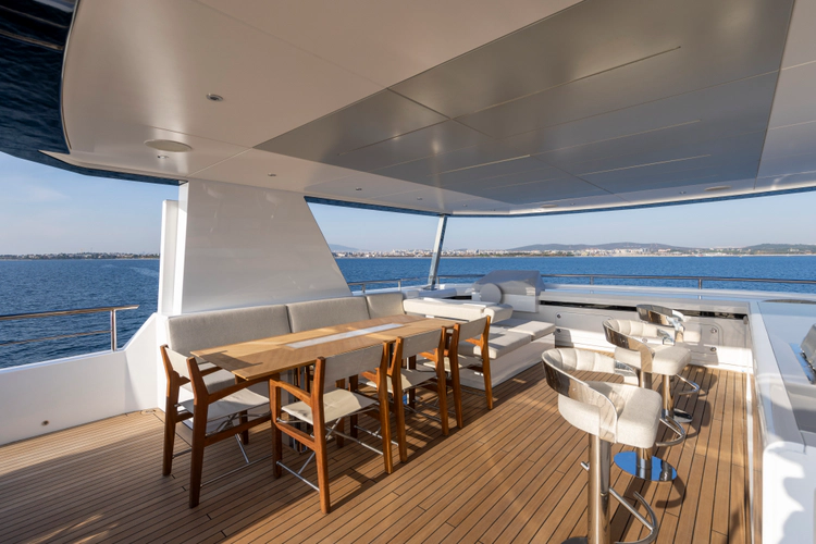 Bee Explorer Yacht Photos Pics 