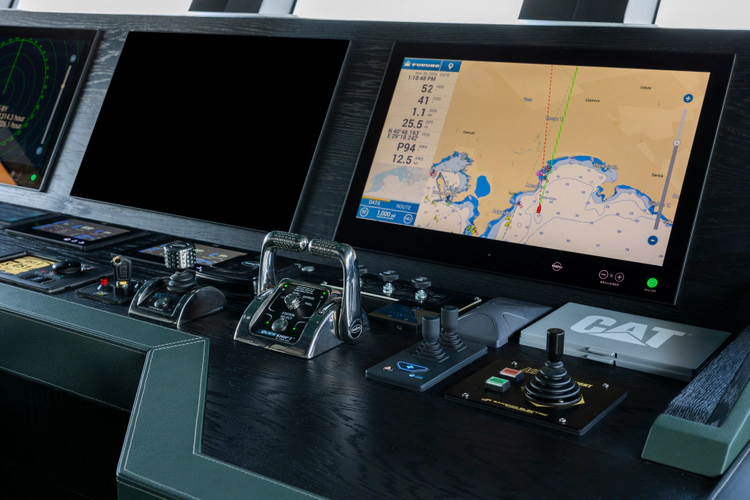 Bee Explorer Yacht Photos Pics 