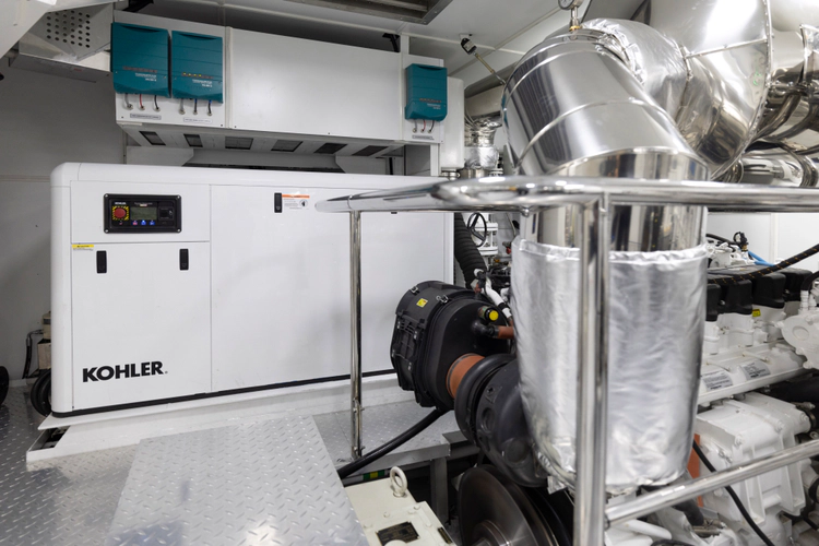 Bee Explorer Yacht Photos Pics 