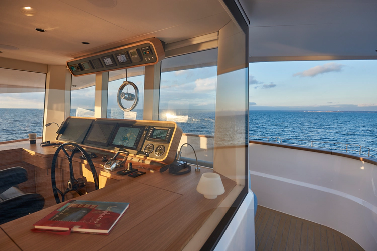 Long Island 78 Yacht Photos Pics 