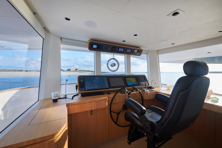 Long Island 78 Yacht Photos Pics 