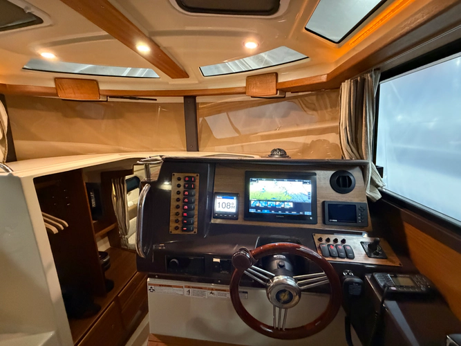 Juni Yacht Photos Pics 