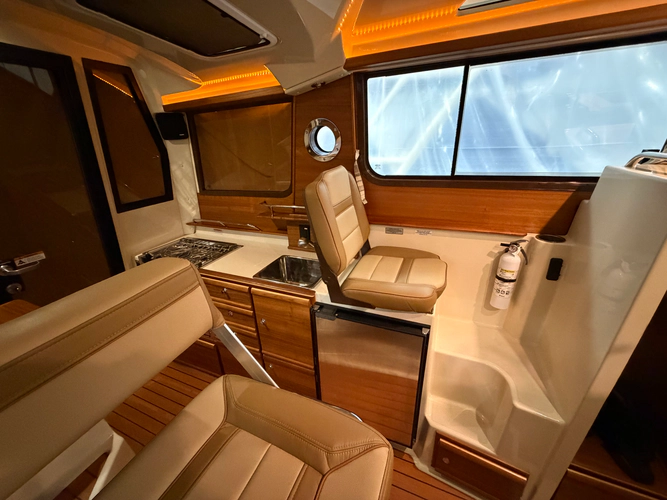 Juni Yacht Photos Pics 