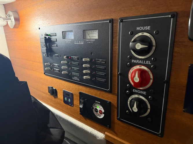 Juni Yacht Photos Pics 