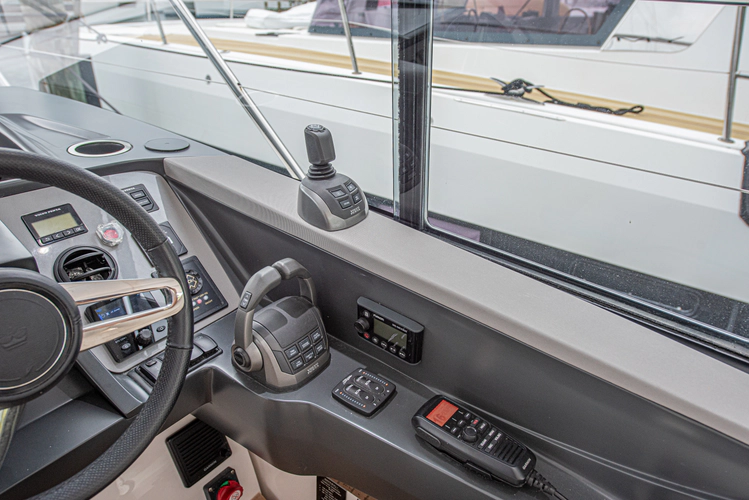 Graysky V Yacht Photos Pics 