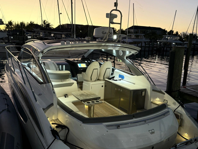 Graysky V Yacht Photos Pics 