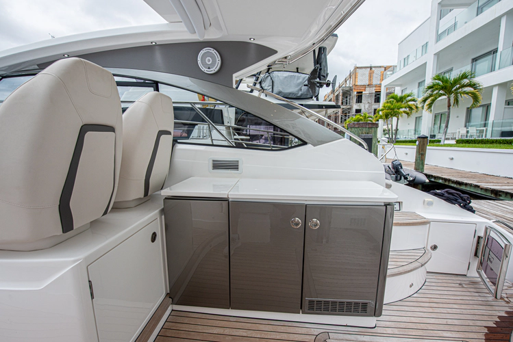 Graysky V Yacht Photos Pics 