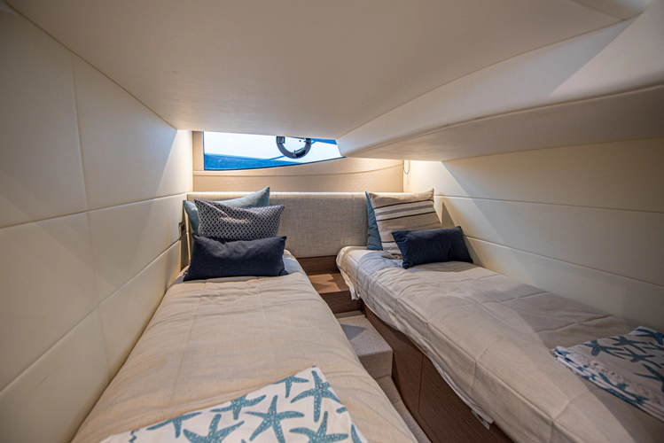 Graysky V Yacht Photos Pics 