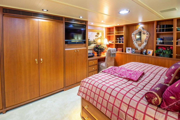 Chairman Yacht Photos Pics 