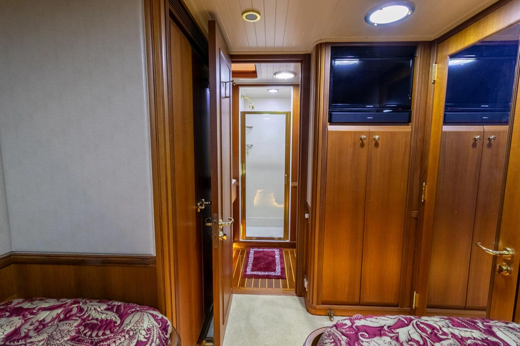 Chairman Yacht Photos Pics 
