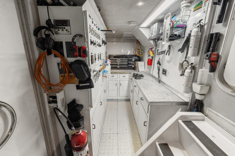 Dirt Poor Yacht Photos Pics 