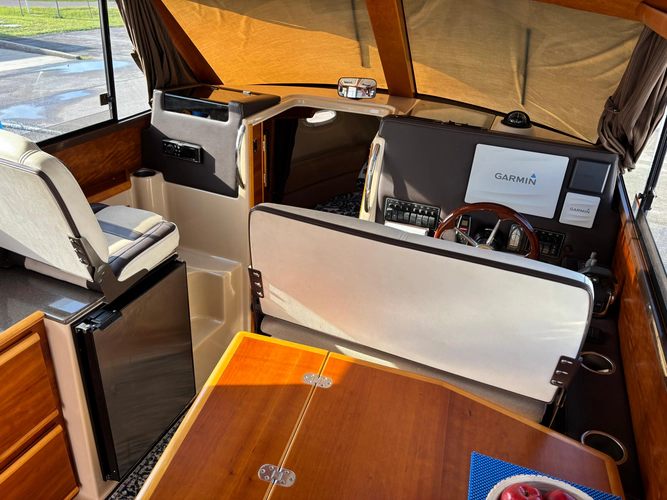 Y Knot Yacht Photos Pics 