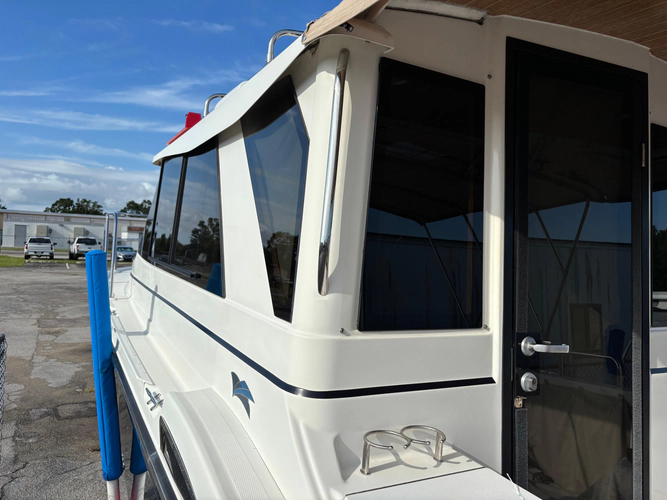 Y Knot Yacht Photos Pics 