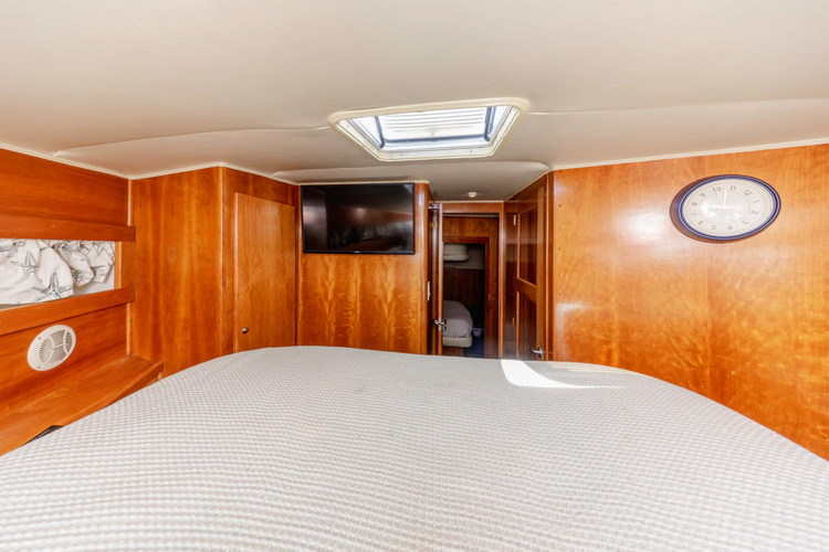 Queen Elizabeth Yacht Photos Pics 