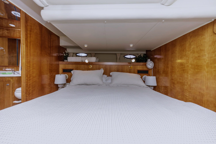 Queen Elizabeth Yacht Photos Pics 