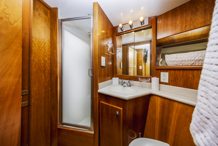 Queen Elizabeth Yacht Photos Pics 