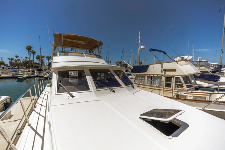 Queen Elizabeth Yacht Photos Pics 