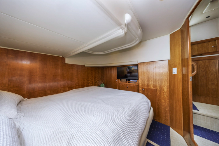 Queen Elizabeth Yacht Photos Pics 