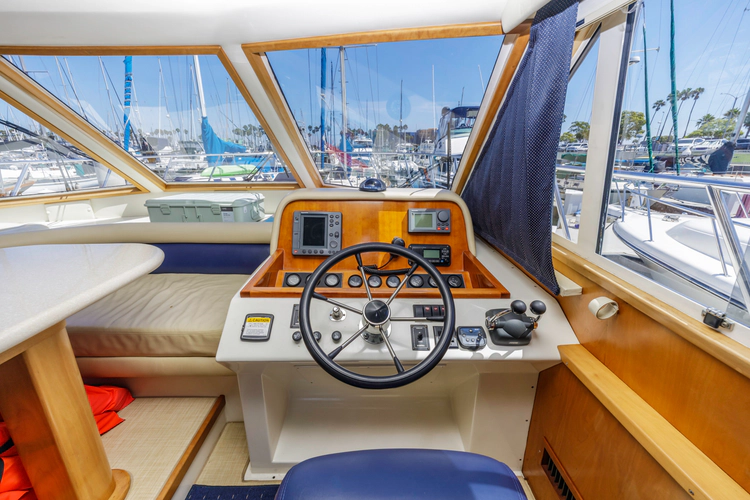 Queen Elizabeth Yacht Photos Pics 