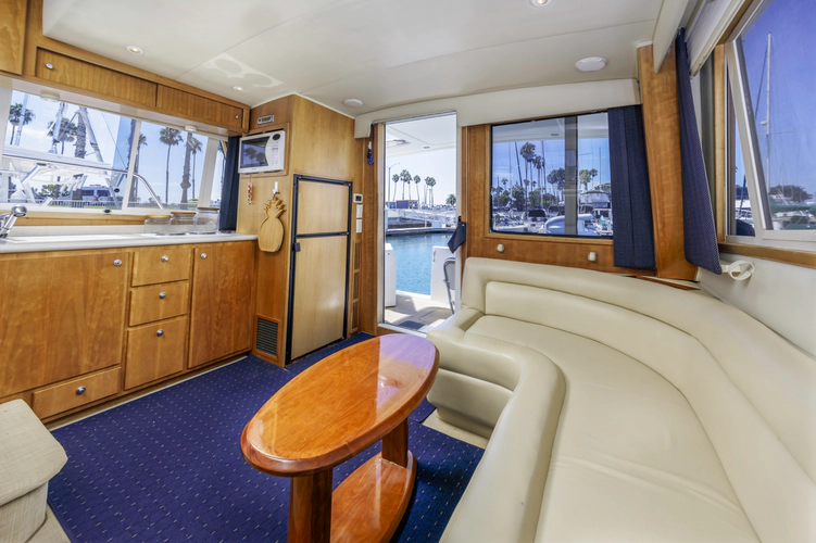 Queen Elizabeth Yacht Photos Pics 