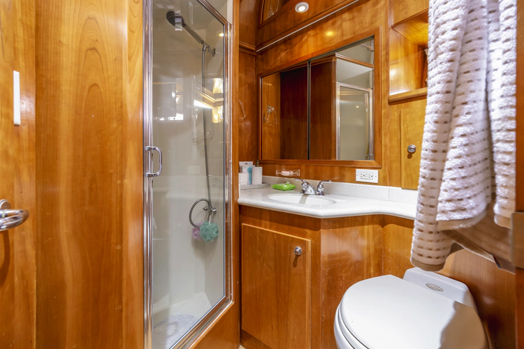 Queen Elizabeth Yacht Photos Pics 