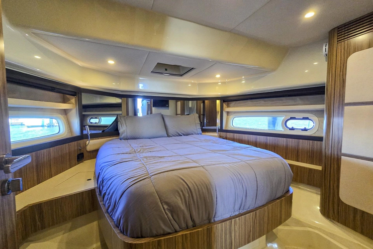 Rumble Bee Yacht Photos Pics 