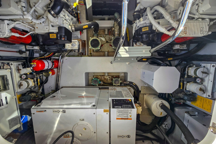 Rumble Bee Yacht Photos Pics 