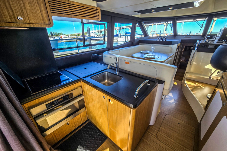 Rumble Bee Yacht Photos Pics 