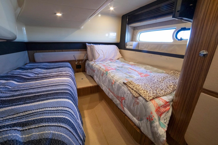 Rumble Bee Yacht Photos Pics 