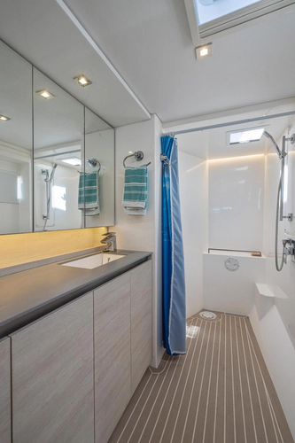 One Love Yacht Photos Pics 