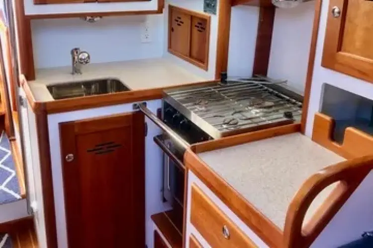 Red Cloud Yacht Photos Pics 
