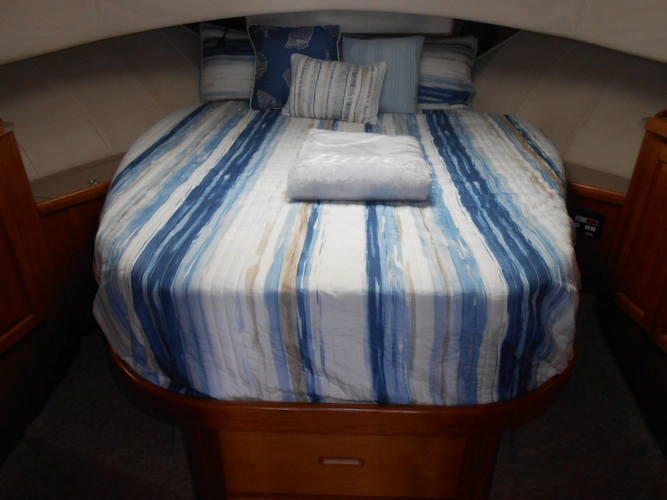 Cest Bon Yacht Photos Pics 