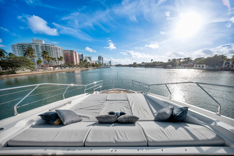 Cloud 9 Yacht Photos Pics 