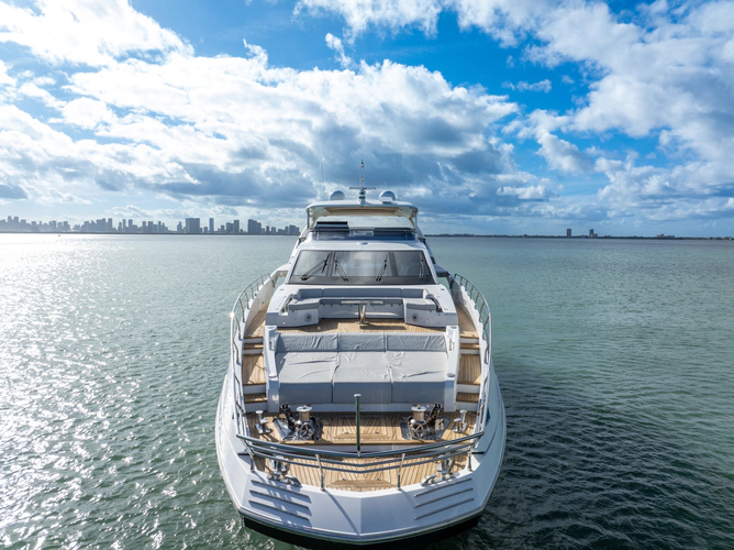 Cloud 9 Yacht Photos Pics 
