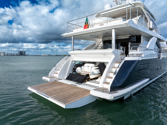 Cloud 9 Yacht Photos Pics 