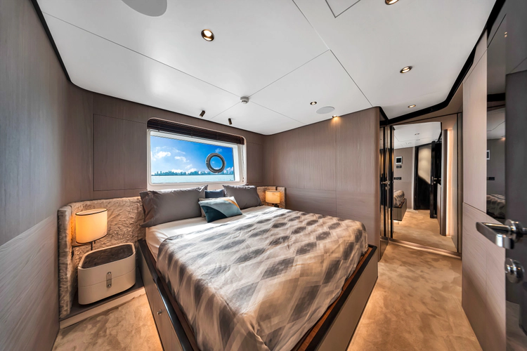 Cloud 9 Yacht Photos Pics 