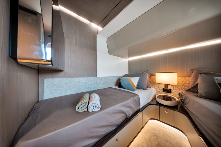 Cloud 9 Yacht Photos Pics 