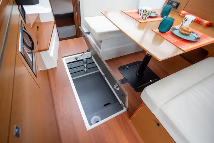 Myrt Yacht Photos Pics 