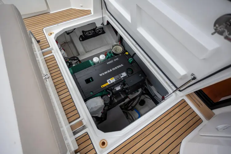 Myrt Yacht Photos Pics 