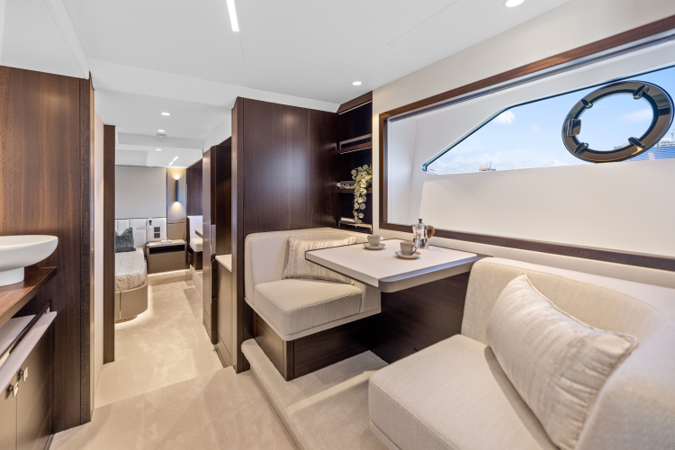 Manhattan 68 Yacht Photos Pics 