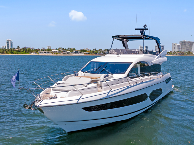 Manhattan 68 Yacht Photos Pics 