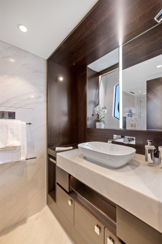 Manhattan 68 Yacht Photos Pics 