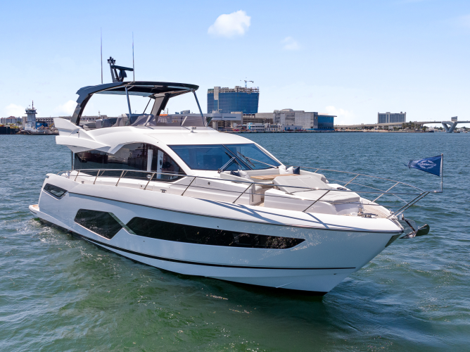 Manhattan 68 Yacht Photos Pics 