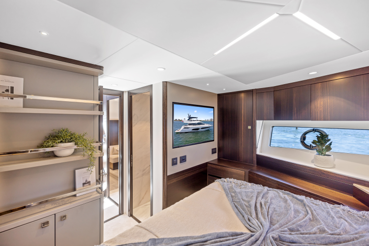 Manhattan 68 Yacht Photos Pics 