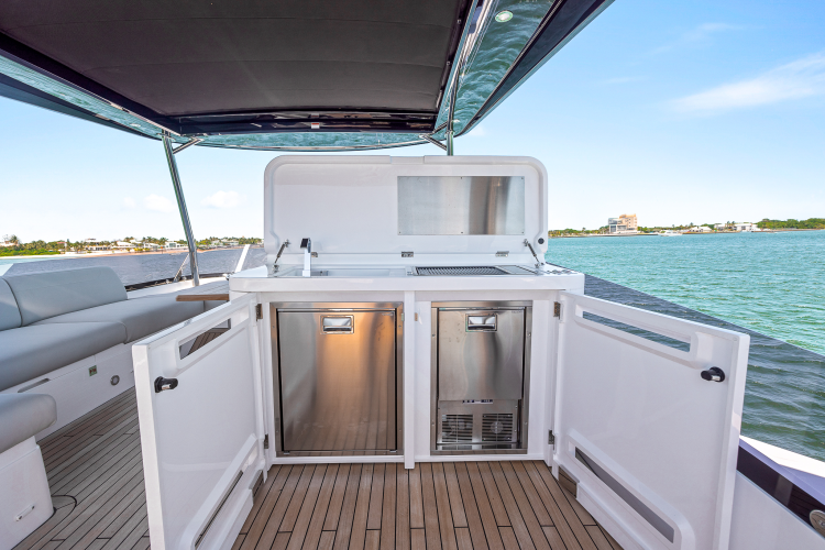 Manhattan 68 Yacht Photos Pics 