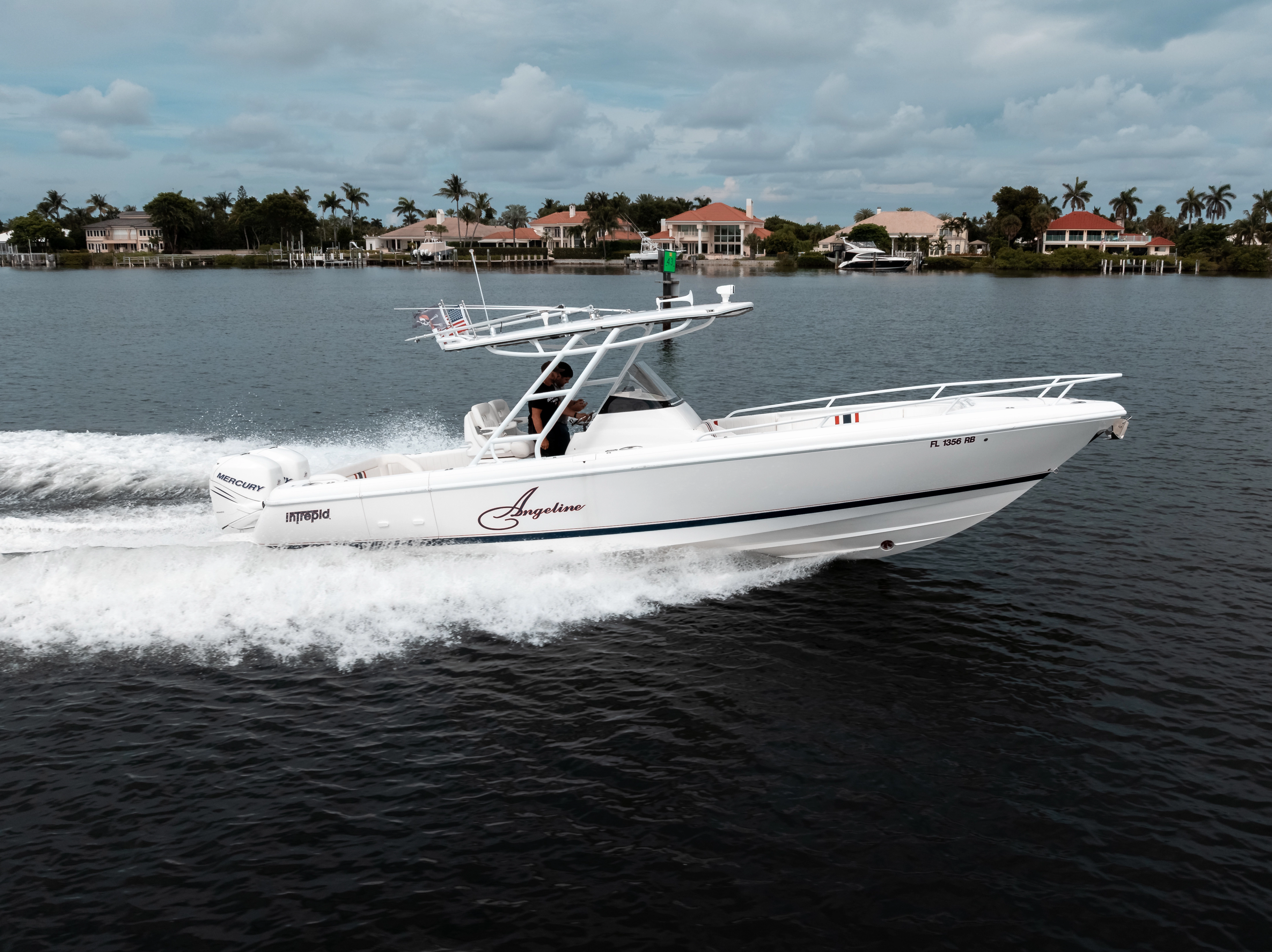 2015 Intrepid 32 ft
