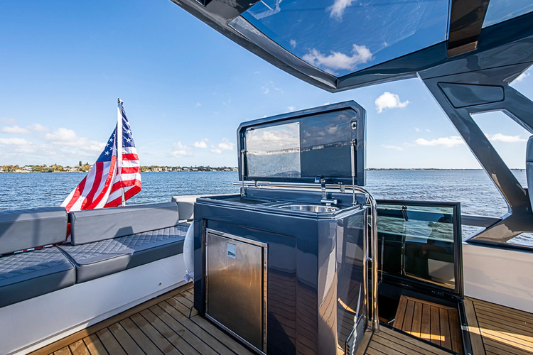 Monarch Yacht Photos Pics 