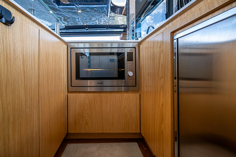 Monarch Yacht Photos Pics 